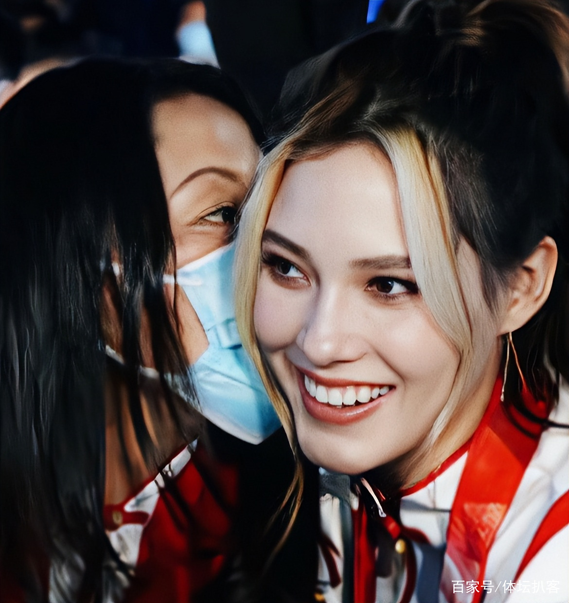 开云体育-锐不可当首场状态出色，FPX观众沸腾！，凯恩重返赛场观众掌声雷动-开云体育